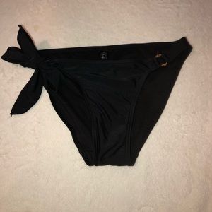 Black bikini bottoms !!